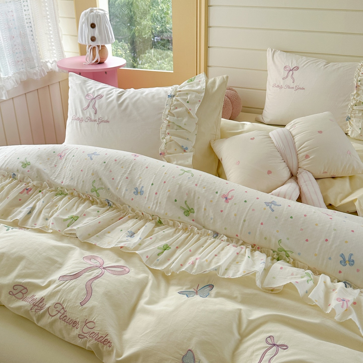 91家纺网 家纺一手货源 找家纺 觅糖家纺 2025新款双层纱刺绣花边四件套系列 雾中蝶舞