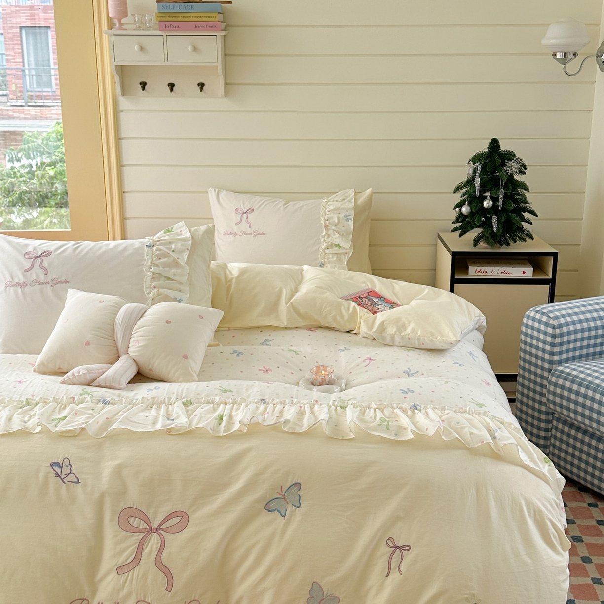 91家纺网 家纺一手货源 找家纺 觅糖家纺 2025新款双层纱刺绣花边四件套系列 雾中蝶舞