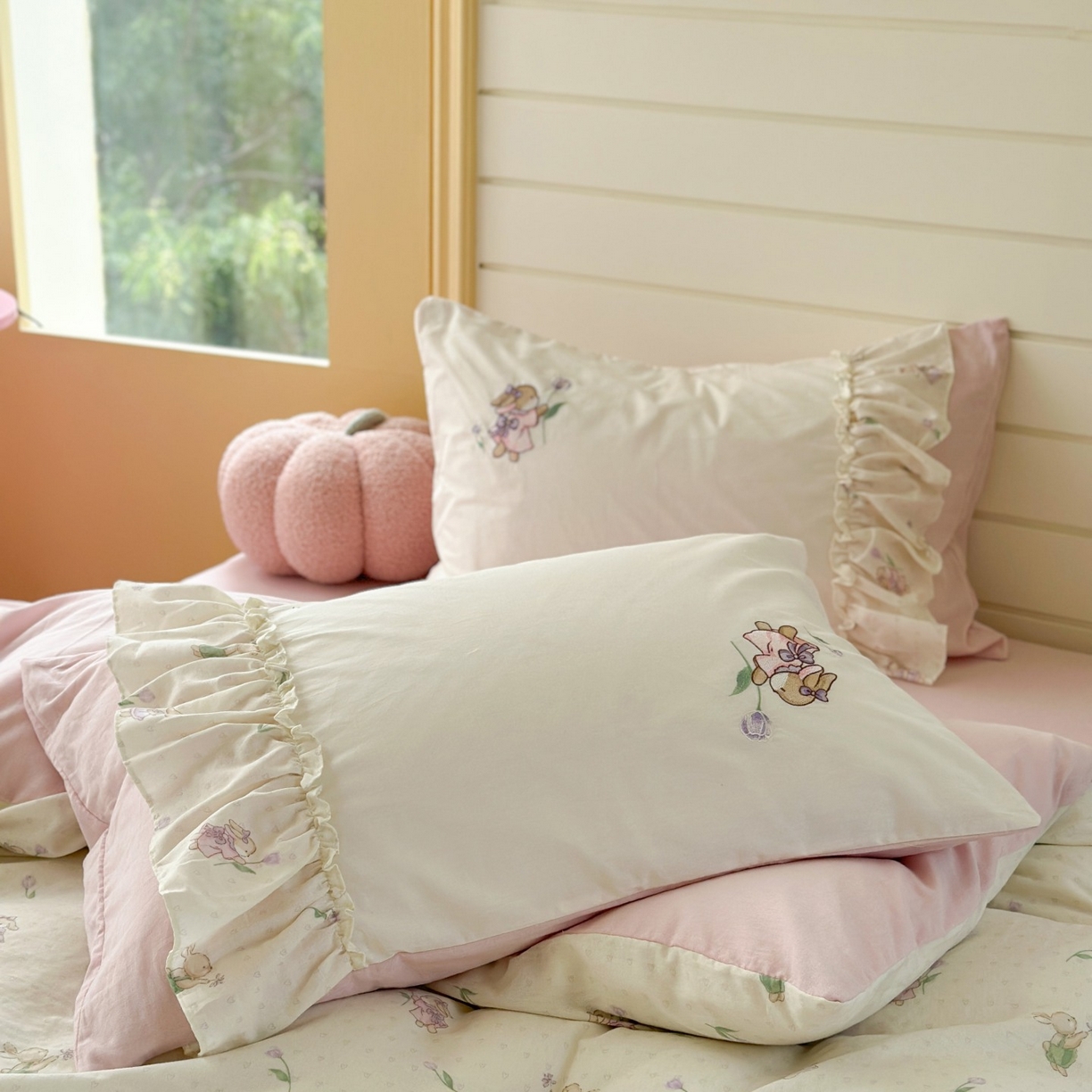 91家纺网 家纺一手货源 找家纺 觅糖家纺 2025新款双层纱刺绣花边四件套系列 甜茶小兔