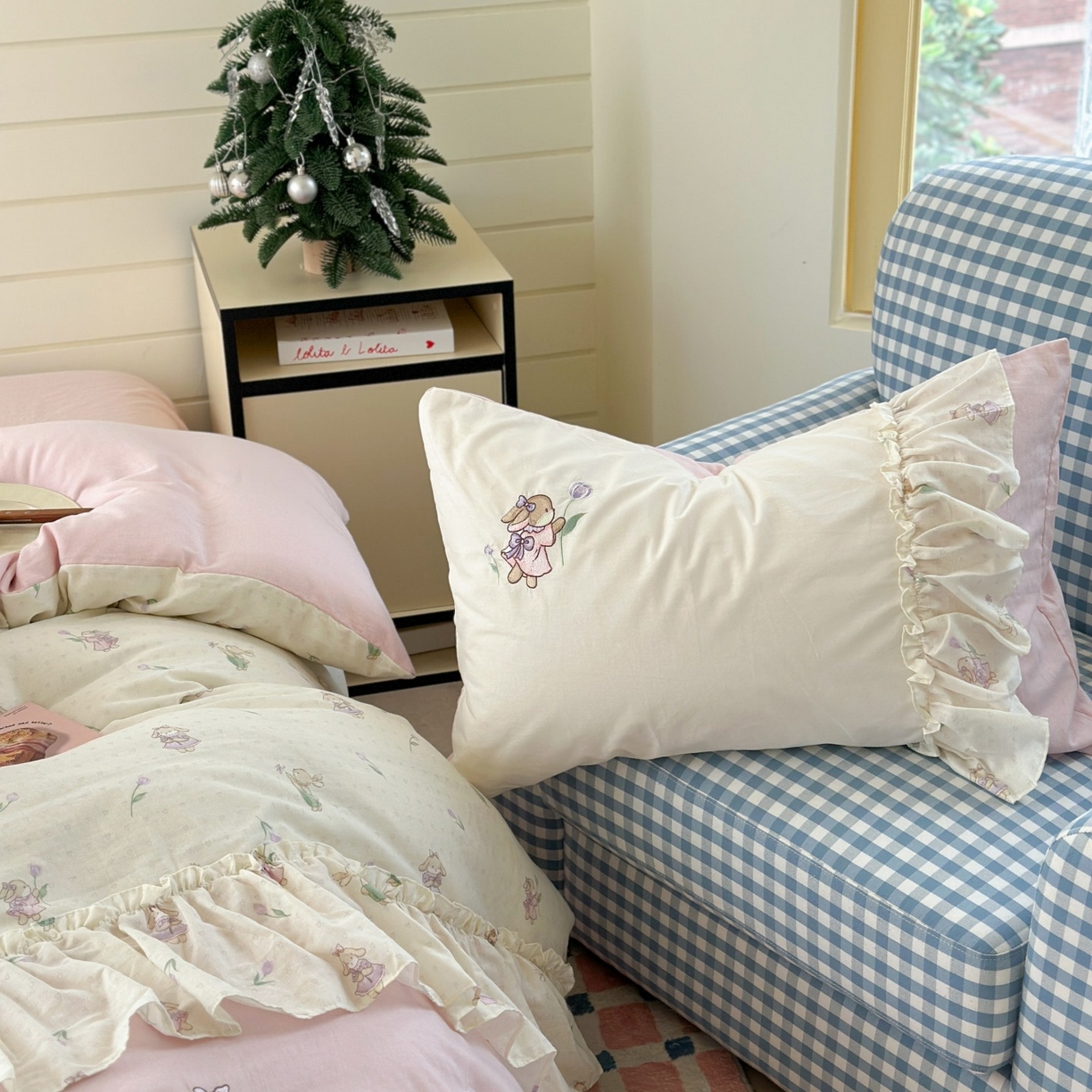 91家纺网 家纺一手货源 找家纺 觅糖家纺 2025新款双层纱刺绣花边四件套系列 甜茶小兔