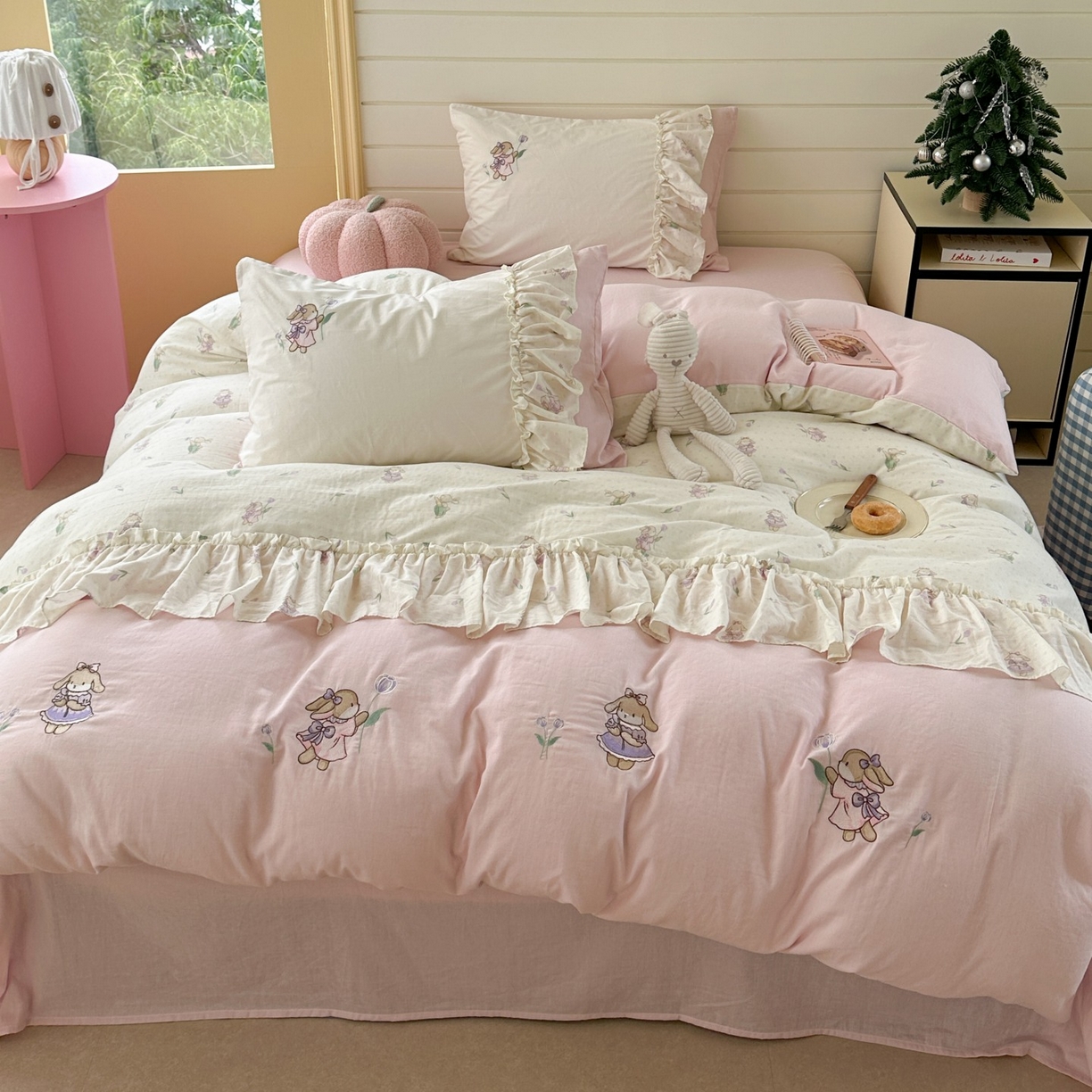 91家纺网 家纺一手货源 找家纺 觅糖家纺 2025新款双层纱刺绣花边四件套系列 甜茶小兔