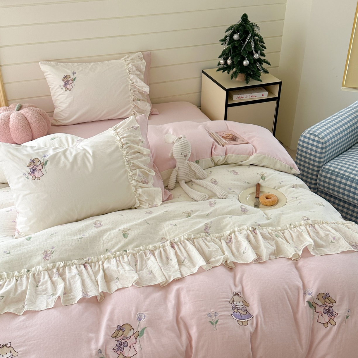 91家纺网 家纺一手货源 找家纺 觅糖家纺 2025新款双层纱刺绣花边四件套系列 甜茶小兔