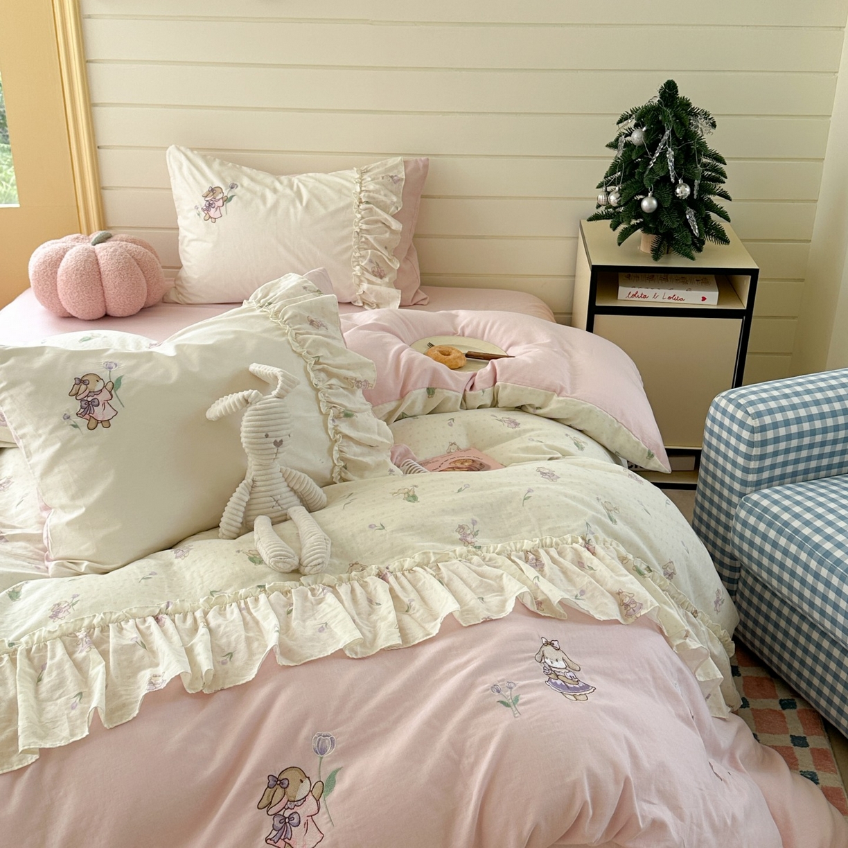 91家纺网 家纺一手货源 找家纺 觅糖家纺 2025新款双层纱刺绣花边四件套系列 甜茶小兔