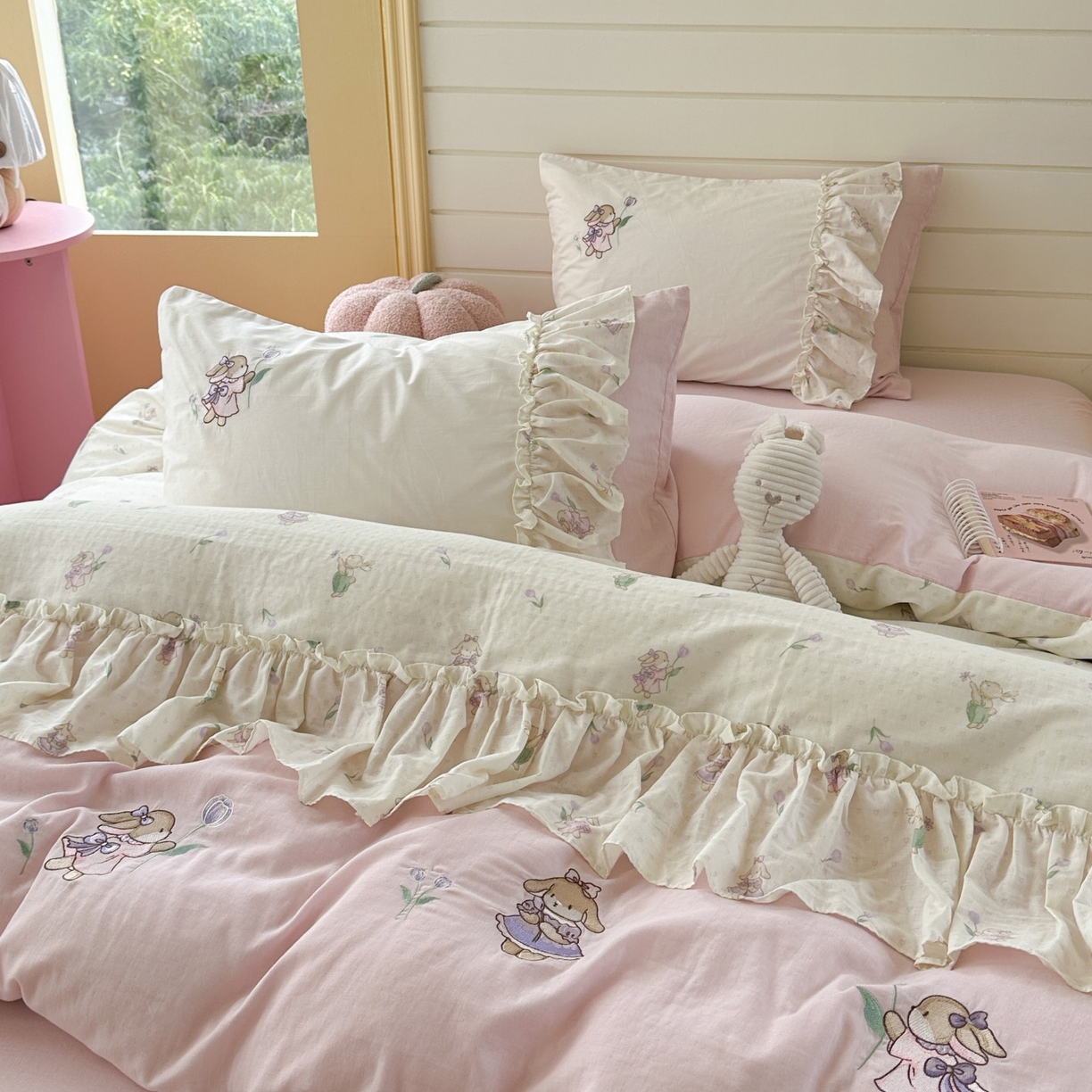 91家纺网 家纺一手货源 找家纺 觅糖家纺 2025新款双层纱刺绣花边四件套系列 甜茶小兔