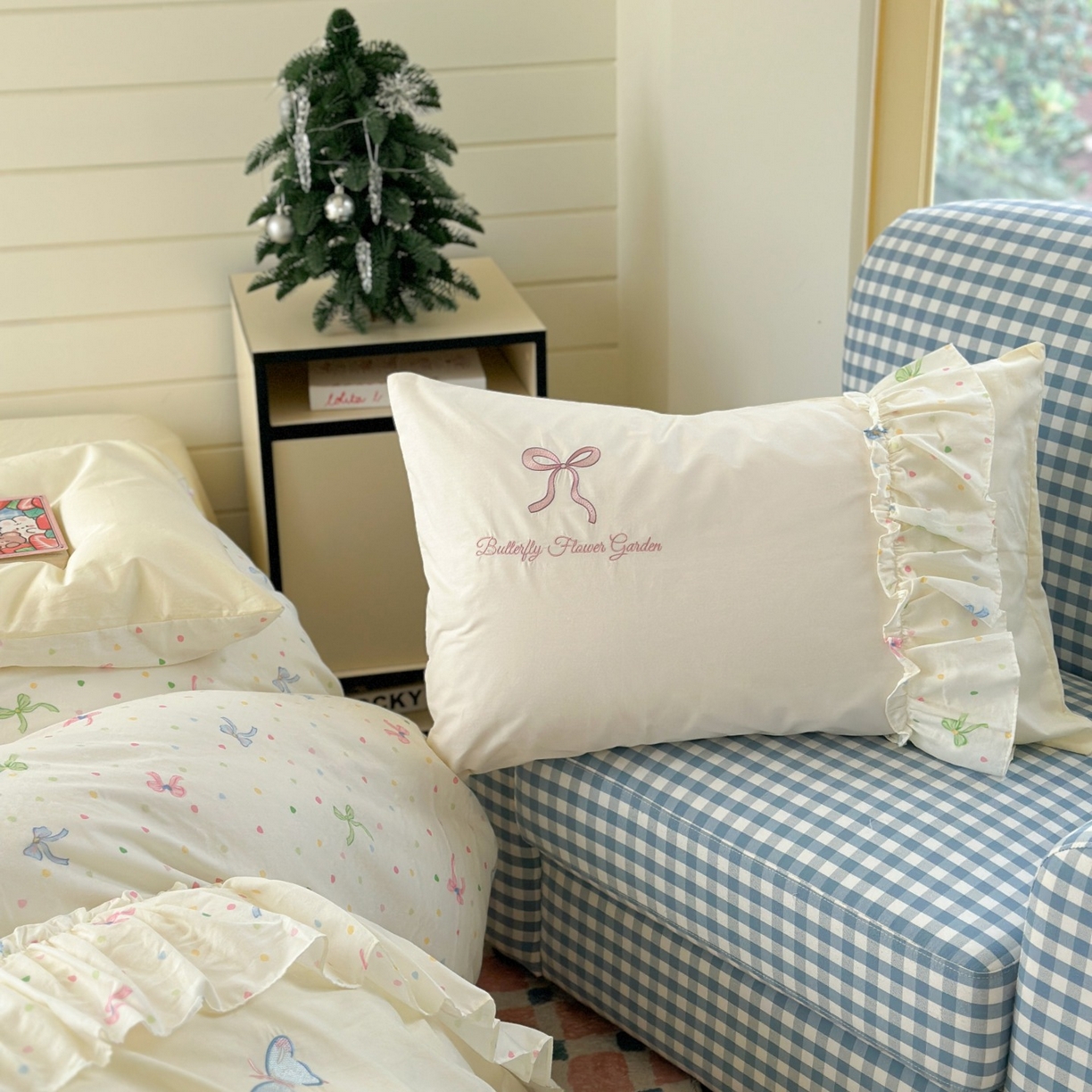 91家纺网 家纺一手货源 找家纺 觅糖家纺 2025新款双层纱刺绣花边四件套系列 雾中蝶舞