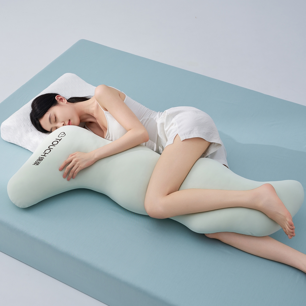 91家纺网 家纺一手货源 找家纺 乐可 2025新款豆荚海马波浪抱枕长条孕妇侧睡夹腿枕 豆荚海马波浪抱枕-BL浅绿