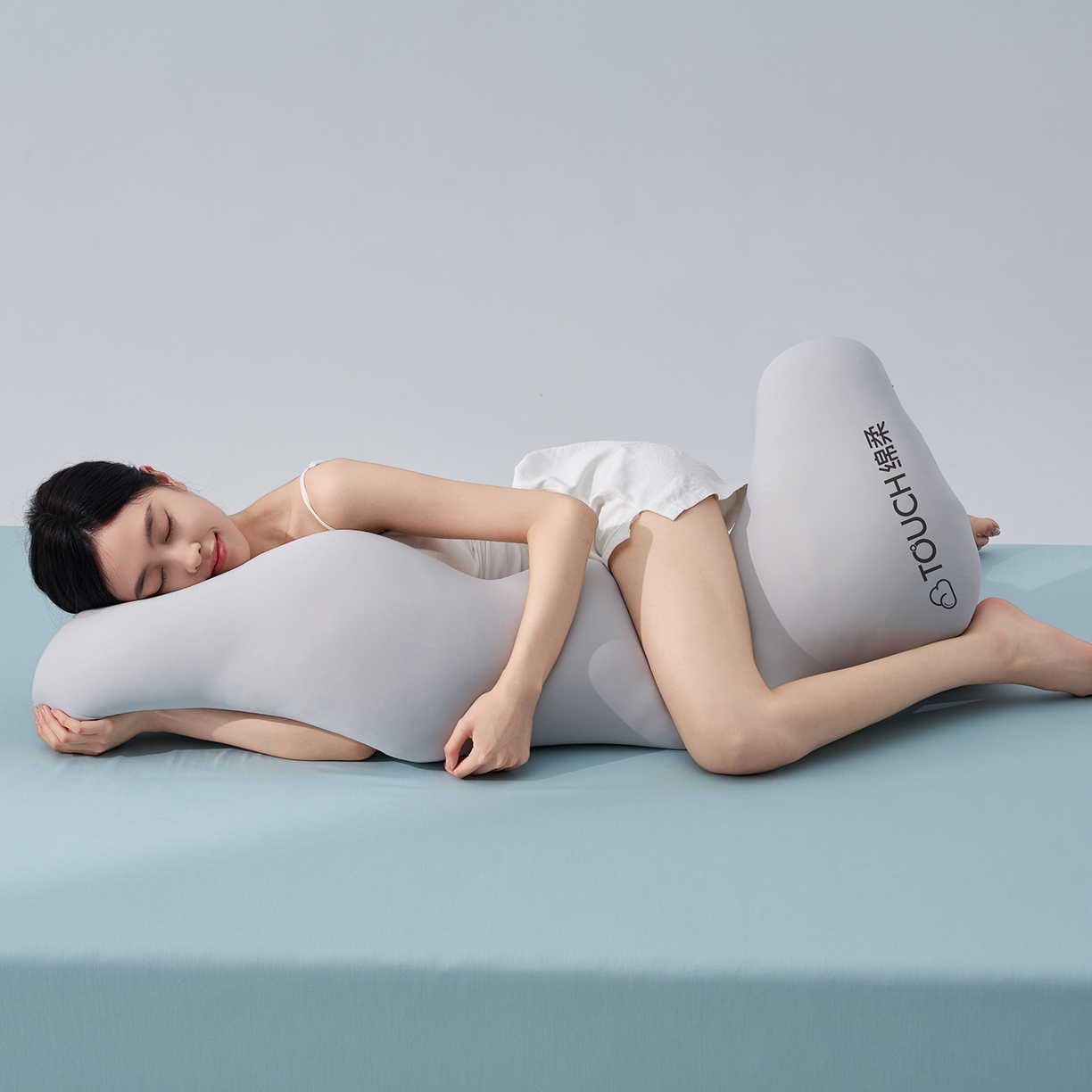 91家纺网 家纺一手货源 找家纺 乐可 2025新款豆荚海马波浪抱枕长条孕妇侧睡夹腿枕 豆荚海马波浪抱枕-BL银灰