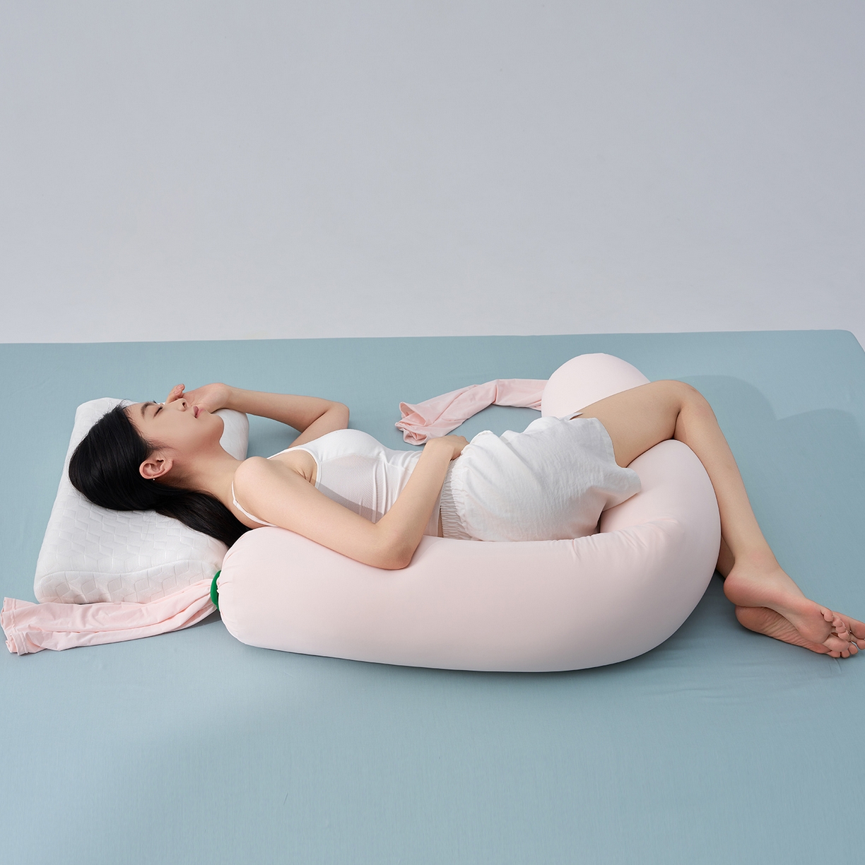 91家纺网 家纺一手货源 找家纺 乐可 2025新款素雅纯色温馨时尚多功能抱枕儿童成人侧睡夹腿抱枕靠垫 多功能抱枕-小号-BD少女粉