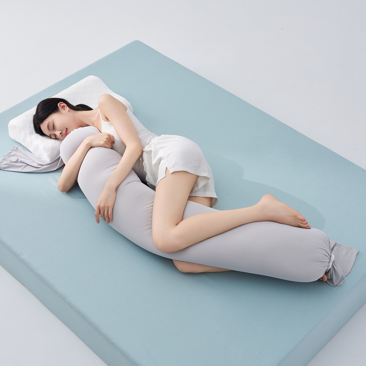 91家纺网 家纺一手货源 找家纺 乐可 2025新款素雅纯色温馨时尚多功能抱枕儿童成人侧睡夹腿抱枕靠垫 多功能抱枕-小号-BD雾灰