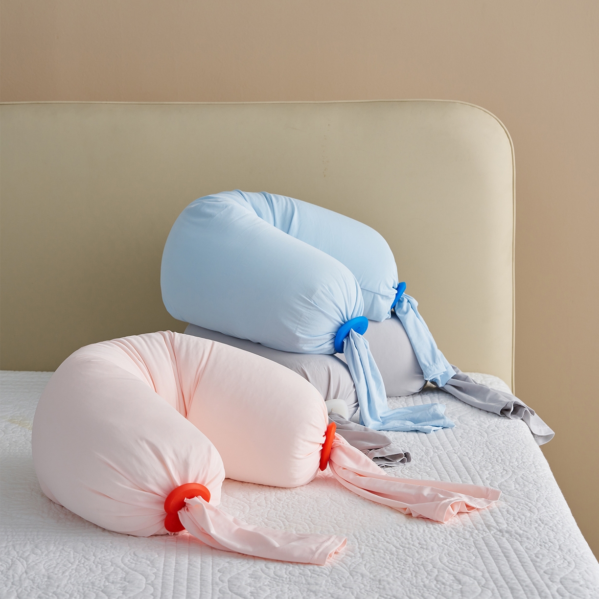 91家纺网 家纺一手货源 找家纺 （总）乐可 2025新款素雅纯色温馨时尚多功能抱枕儿童成人侧睡夹腿抱枕靠垫