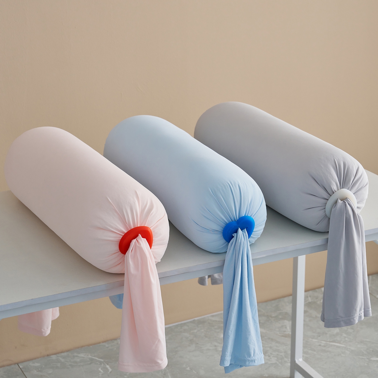 91家纺网 家纺一手货源 找家纺 （总）乐可 2025新款素雅纯色温馨时尚多功能抱枕儿童成人侧睡夹腿抱枕靠垫