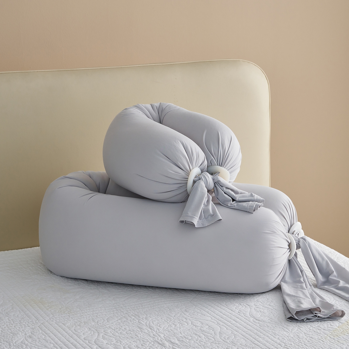 91家纺网 家纺一手货源 找家纺 乐可 2025新款素雅纯色温馨时尚多功能抱枕儿童成人侧睡夹腿抱枕靠垫 多功能抱枕-小号-BD雾灰