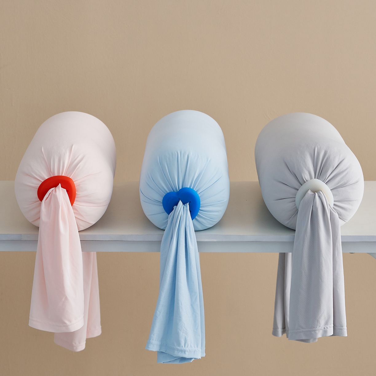 91家纺网 家纺一手货源 找家纺 乐可 2025新款素雅纯色温馨时尚多功能抱枕儿童成人侧睡夹腿抱枕靠垫 组合图仅供展示-不可下单