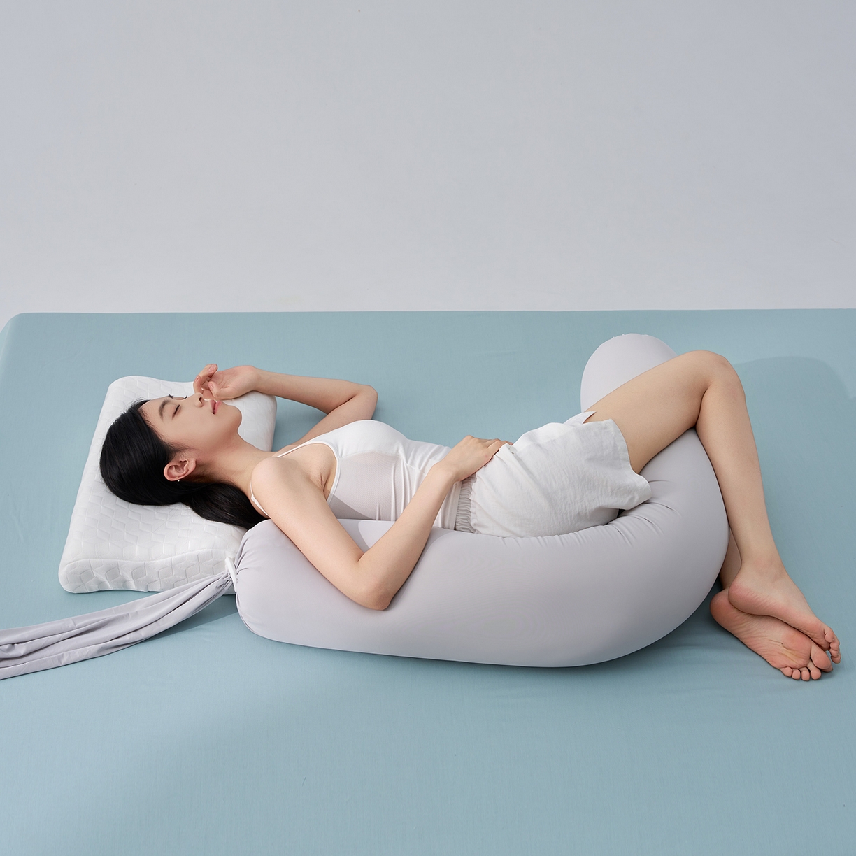 91家纺网 家纺一手货源 找家纺 乐可 2025新款素雅纯色温馨时尚多功能抱枕儿童成人侧睡夹腿抱枕靠垫 多功能抱枕-小号-BD雾灰