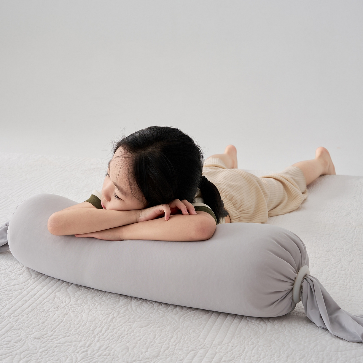 91家纺网 家纺一手货源 找家纺 乐可 2025新款素雅纯色温馨时尚多功能抱枕儿童成人侧睡夹腿抱枕靠垫 多功能抱枕-大号-BD雾灰