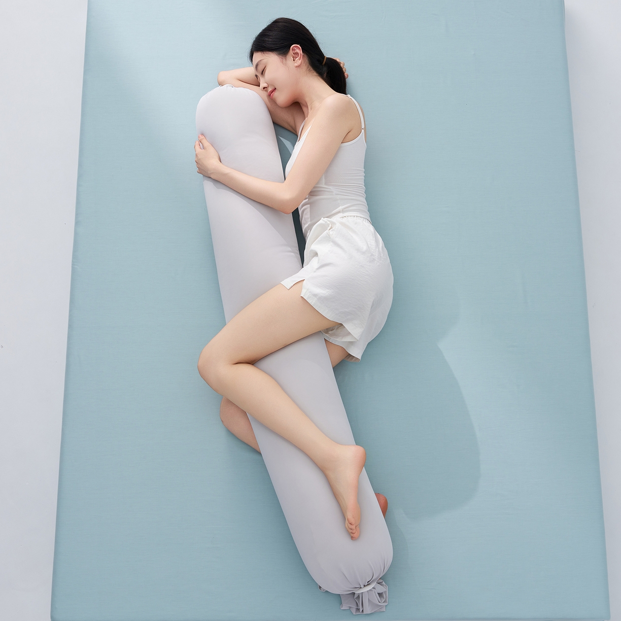 91家纺网 家纺一手货源 找家纺 乐可 2025新款素雅纯色温馨时尚多功能抱枕儿童成人侧睡夹腿抱枕靠垫 多功能抱枕-小号-BD雾灰