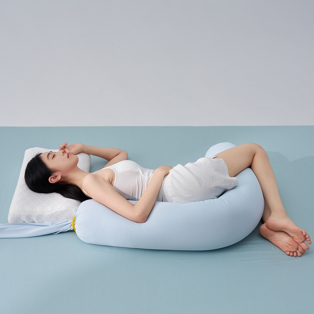 91家纺网 家纺一手货源 找家纺 乐可 2025新款素雅纯色温馨时尚多功能抱枕儿童成人侧睡夹腿抱枕靠垫 多功能抱枕-小号-BD海水蓝