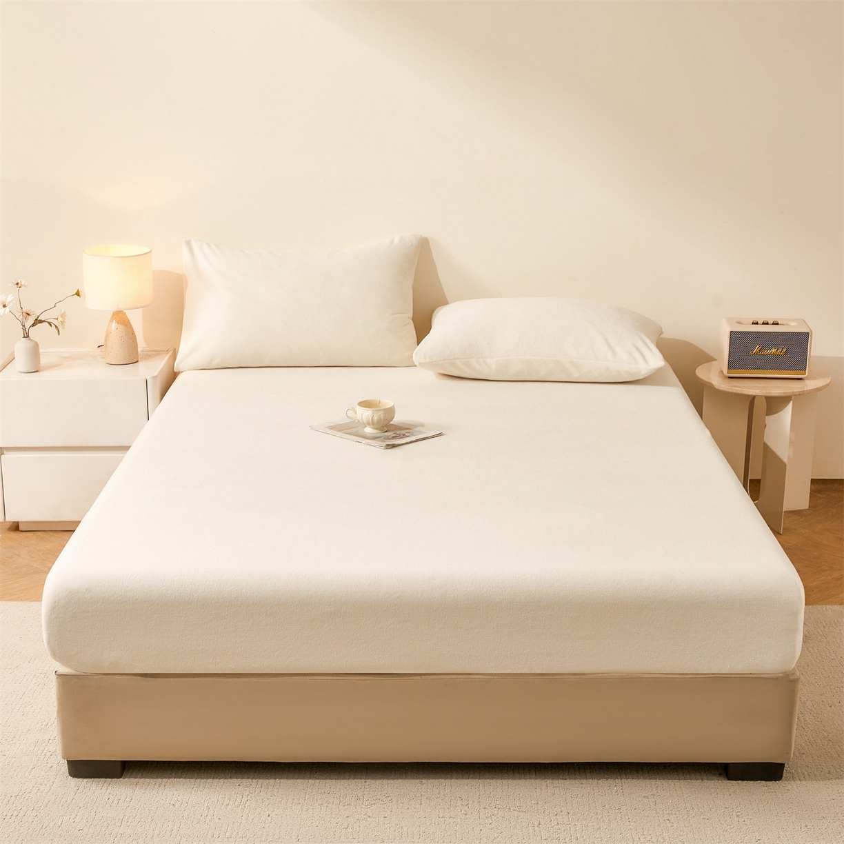 91家纺网 家纺一手货源 找家纺 优眠坊 2025新款单层高克重牛奶绒纯色床笠 月影白