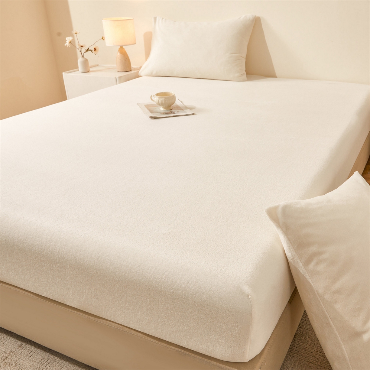 91家纺网 家纺一手货源 找家纺 优眠坊 2025新款单层高克重牛奶绒纯色床笠 月影白