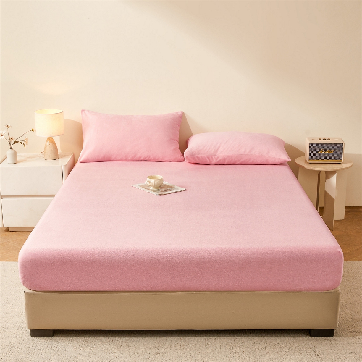 91家纺网 家纺一手货源 找家纺 优眠坊 2025新款单层高克重牛奶绒纯色床笠 梦幻粉