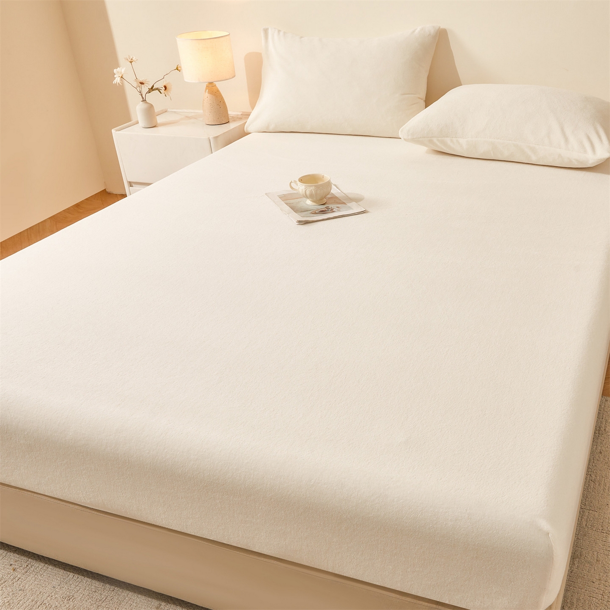 91家纺网 家纺一手货源 找家纺 优眠坊 2025新款单层高克重牛奶绒纯色床笠 月影白