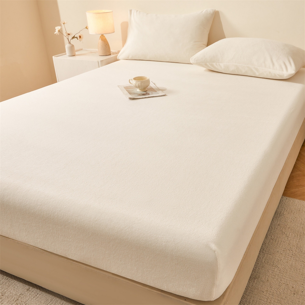 91家纺网 家纺一手货源 找家纺 优眠坊 2025新款单层高克重牛奶绒纯色床笠 月影白