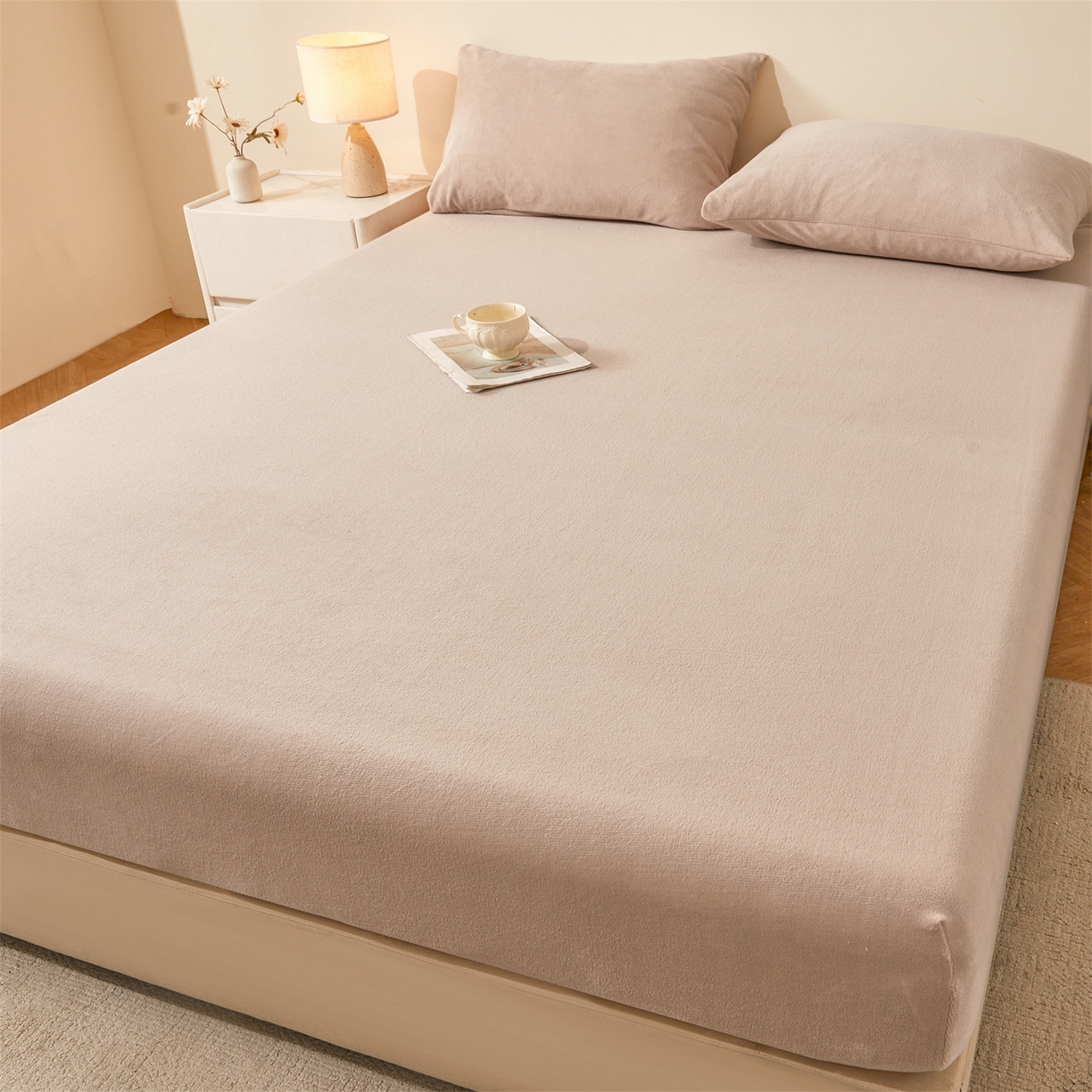 91家纺网 家纺一手货源 找家纺 优眠坊 2025新款单层高克重牛奶绒纯色床笠 岩石棕