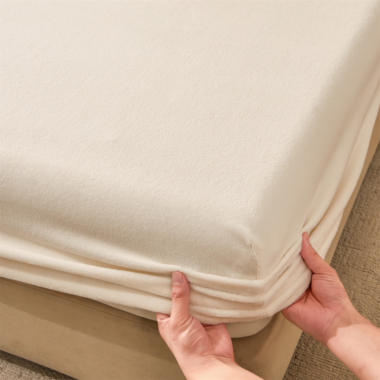 91家纺网 家纺一手货源 找家纺 优眠坊 2025新款单层高克重牛奶绒纯色床笠 月影白