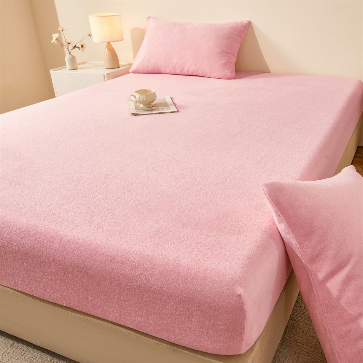 91家纺网 家纺一手货源 找家纺 优眠坊 2025新款单层高克重牛奶绒纯色床笠 梦幻粉