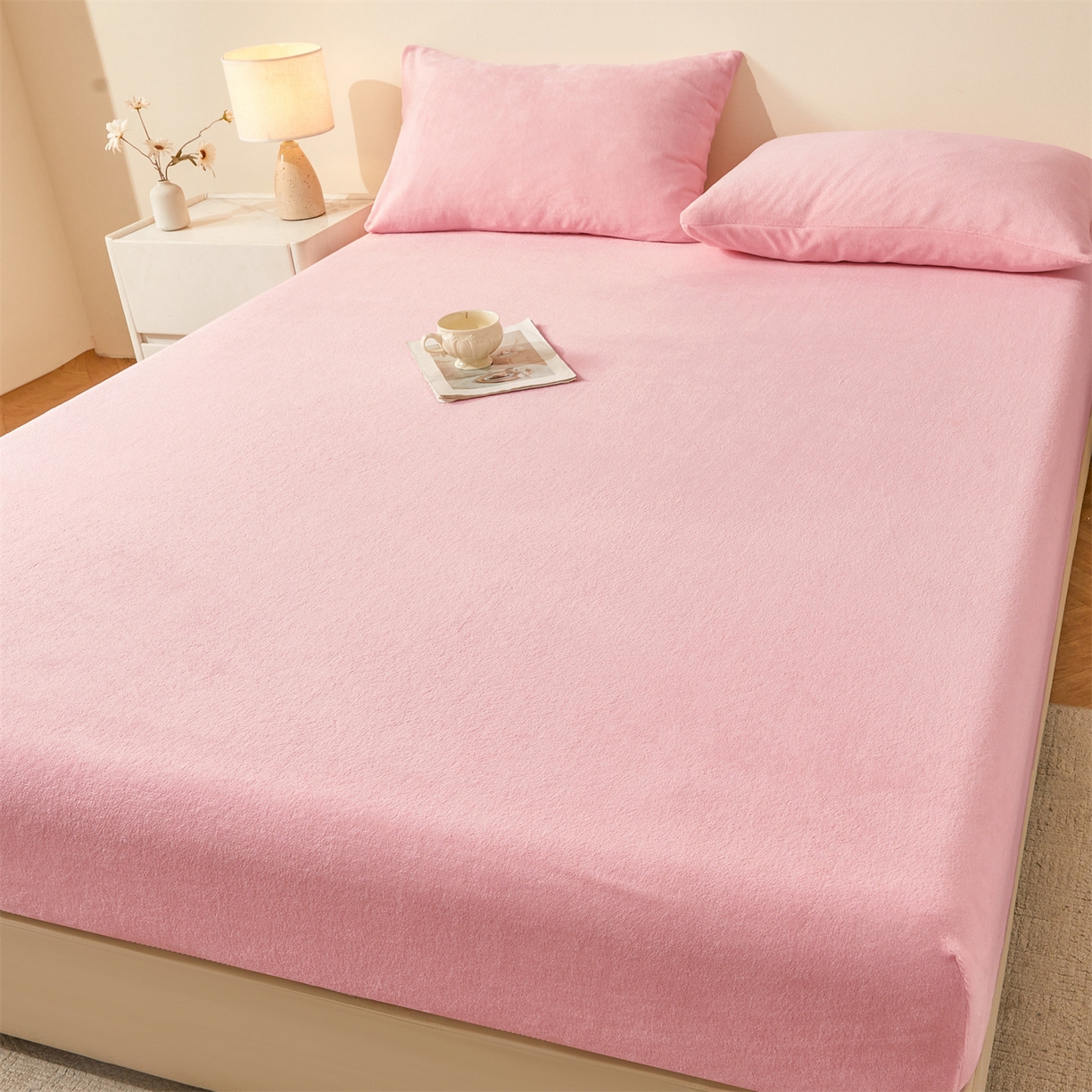 91家纺网 家纺一手货源 找家纺 优眠坊 2025新款单层高克重牛奶绒纯色床笠 梦幻粉