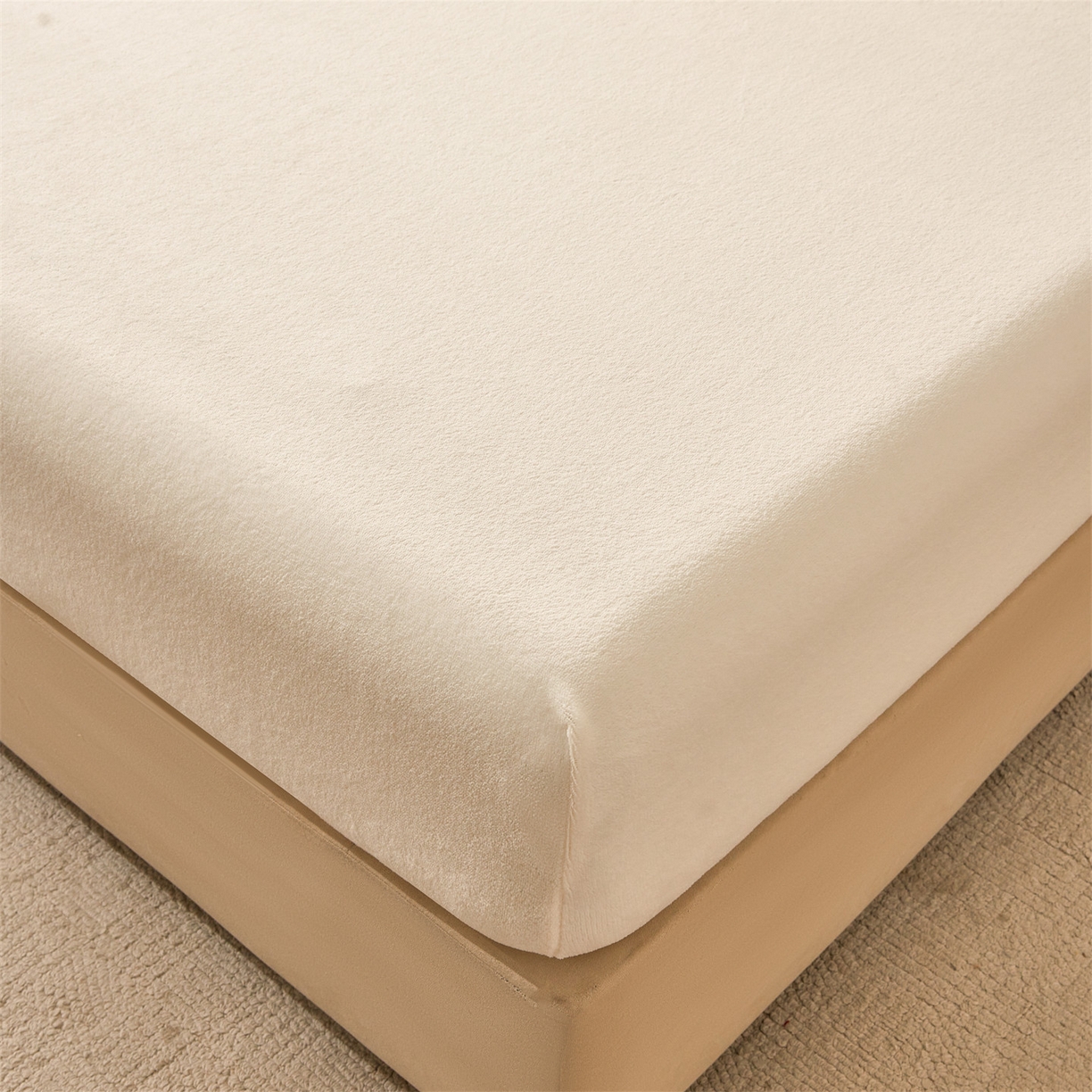 91家纺网 家纺一手货源 找家纺 优眠坊 2025新款单层高克重牛奶绒纯色床笠 月影白