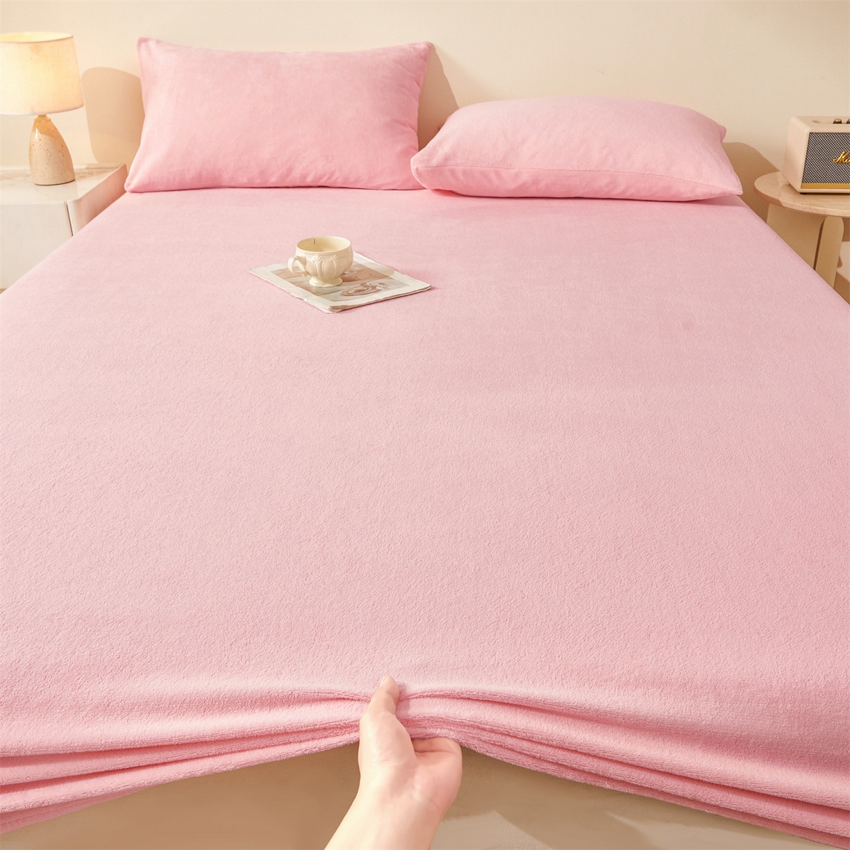 91家纺网 家纺一手货源 找家纺 优眠坊 2025新款单层高克重牛奶绒纯色床笠 梦幻粉