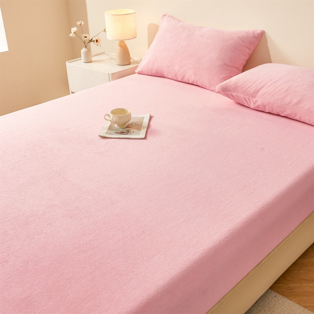 91家纺网 家纺一手货源 找家纺 优眠坊 2025新款单层高克重牛奶绒纯色床笠 梦幻粉