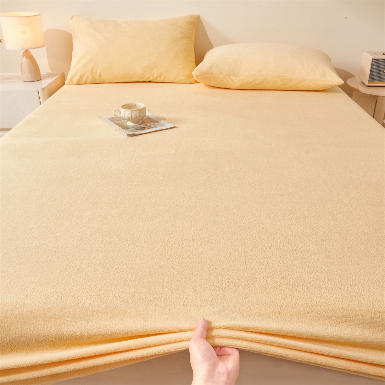 91家纺网 家纺一手货源 找家纺 优眠坊 2025新款单层高克重牛奶绒纯色床笠 虎皮黄