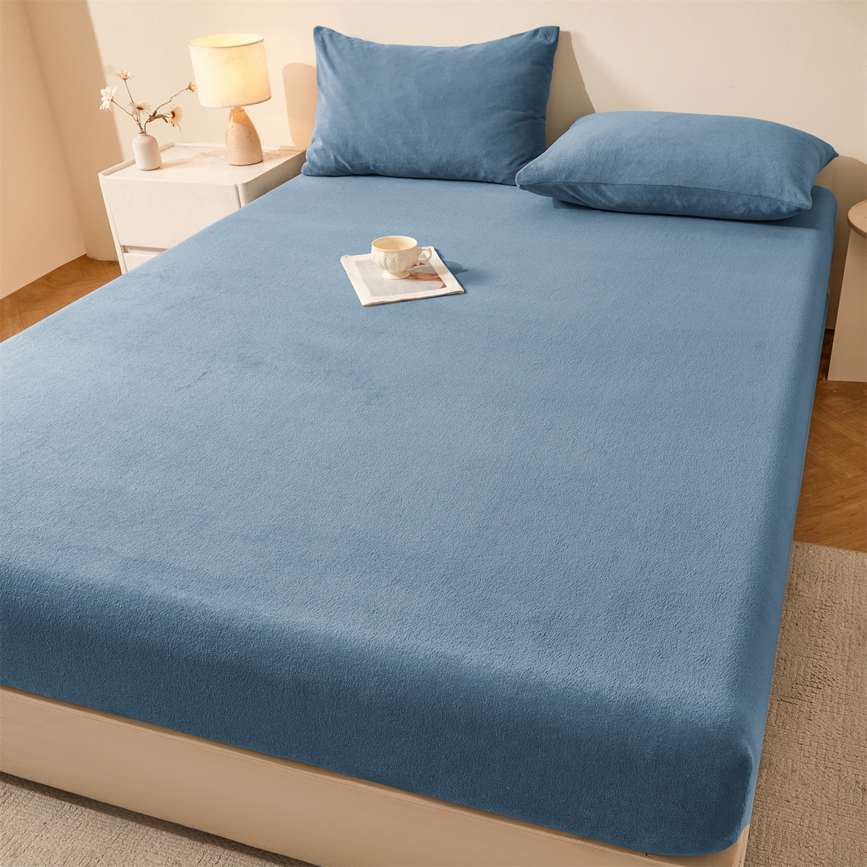 91家纺网 家纺一手货源 找家纺 优眠坊 2025新款单层高克重牛奶绒纯色床笠 鸢尾蓝