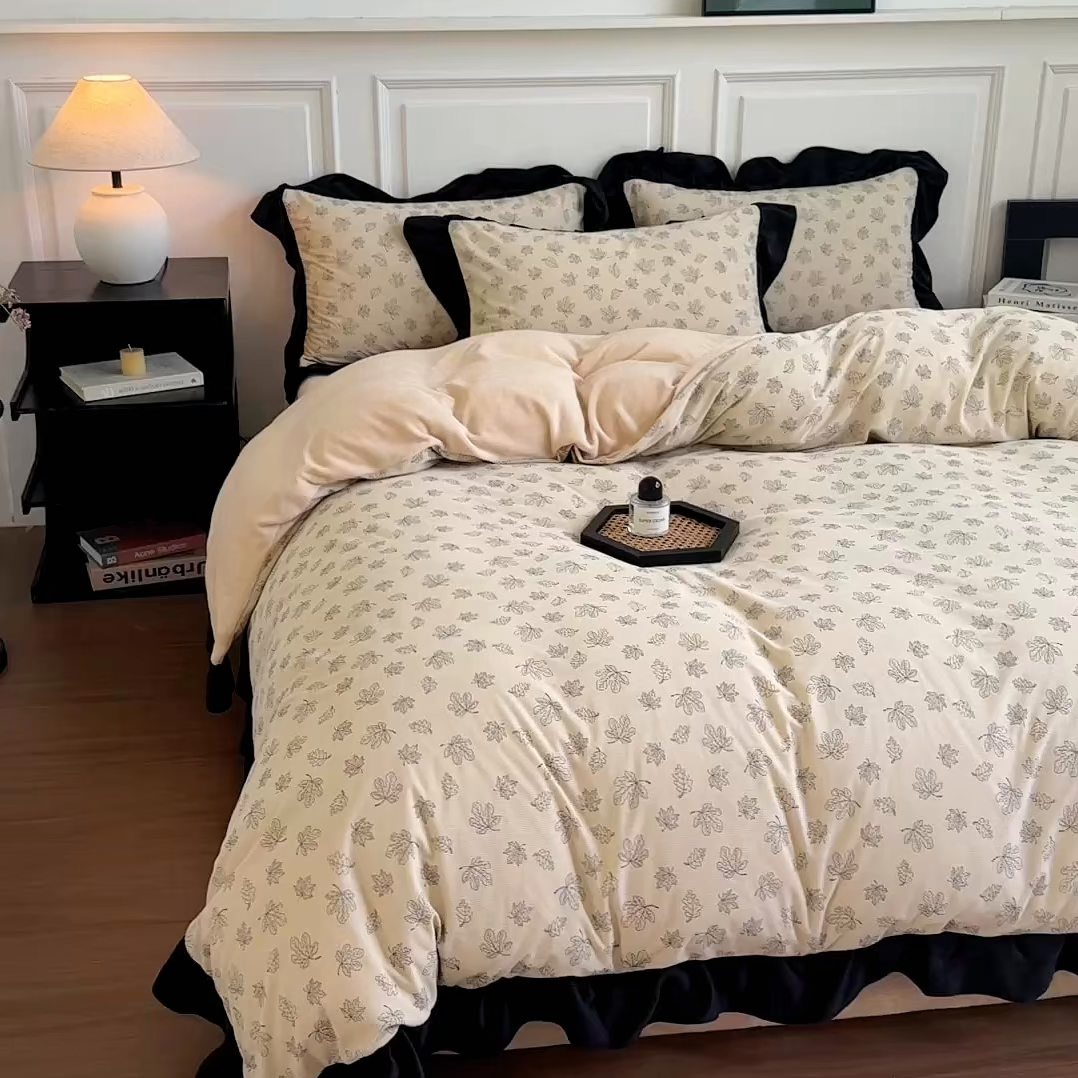 91家纺网 家纺一手货源 找家纺 宅家居 2025新款秋冬爆款轻法式赫本风灯芯绒四件套提花立体韩版花边牛奶绒三件套 繁花