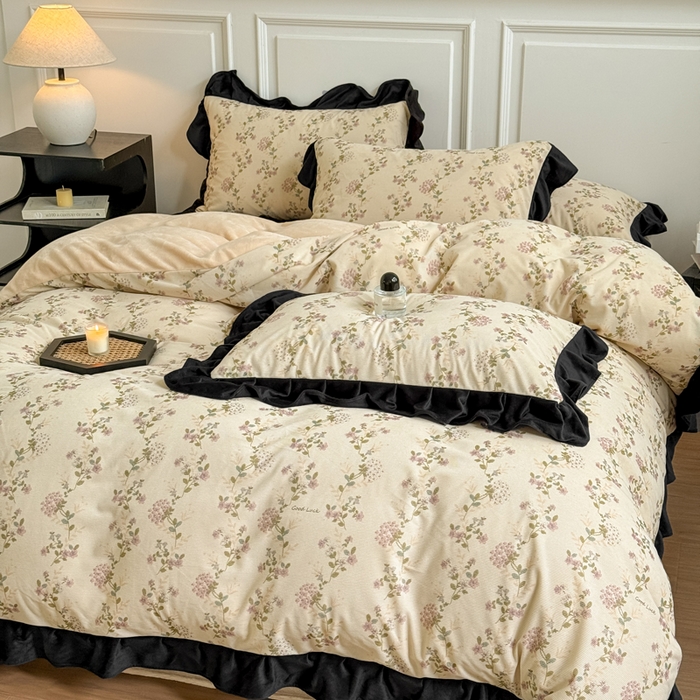 91家纺网 家纺一手货源 找家纺 宅家居 2025新款秋冬爆款轻法式赫本风灯芯绒四件套提花立体韩版花边牛奶绒三件套 紫藤