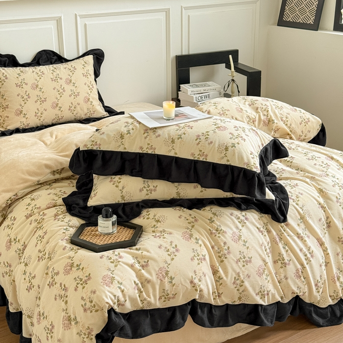 91家纺网 家纺一手货源 找家纺 宅家居 2025新款秋冬爆款轻法式赫本风灯芯绒四件套提花立体韩版花边牛奶绒三件套 紫藤