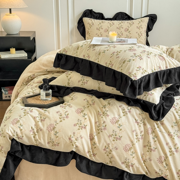 91家纺网 家纺一手货源 找家纺 宅家居 2025新款秋冬爆款轻法式赫本风灯芯绒四件套提花立体韩版花边牛奶绒三件套 紫藤