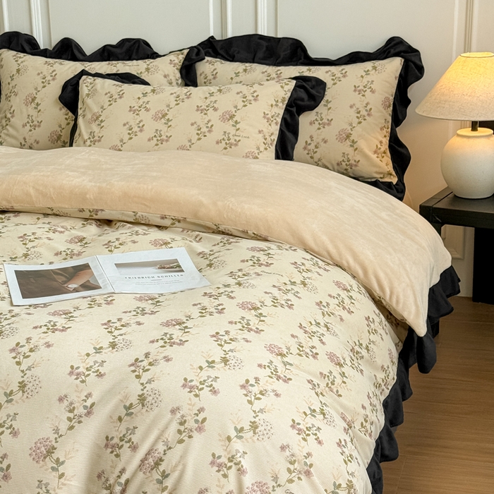 91家纺网 家纺一手货源 找家纺 宅家居 2025新款秋冬爆款轻法式赫本风灯芯绒四件套提花立体韩版花边牛奶绒三件套 紫藤