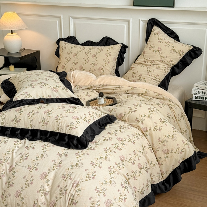 91家纺网 家纺一手货源 找家纺 宅家居 2025新款秋冬爆款轻法式赫本风灯芯绒四件套提花立体韩版花边牛奶绒三件套 紫藤