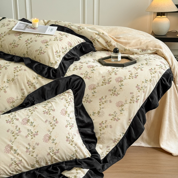 91家纺网 家纺一手货源 找家纺 宅家居 2025新款秋冬爆款轻法式赫本风灯芯绒四件套提花立体韩版花边牛奶绒三件套 紫藤