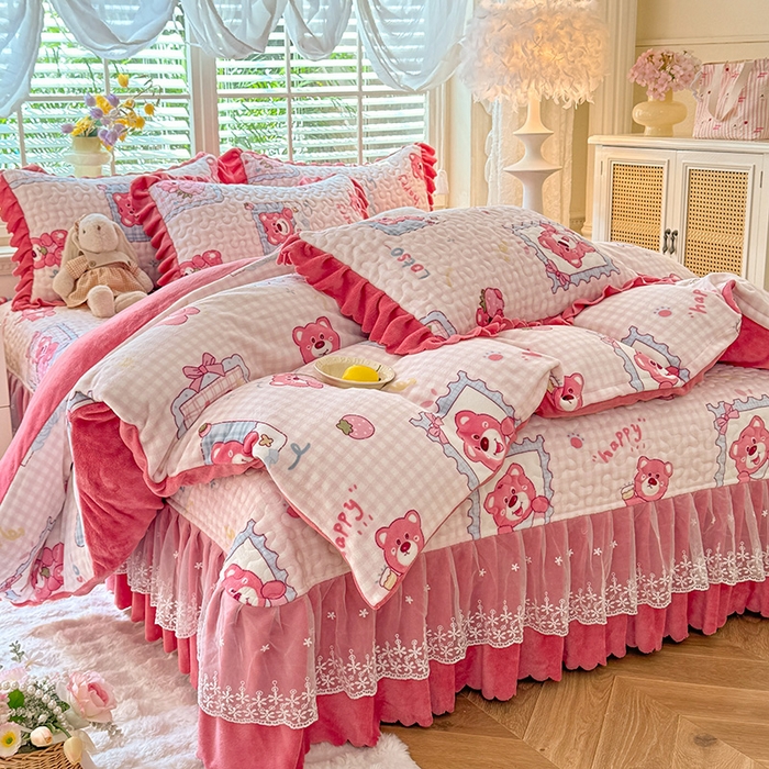 91家纺网 家纺一手货源 找家纺 （总）九诺家纺 2025新款直播热款双层蕾丝花边牛奶绒印花床盖四件套床盖单件三件套