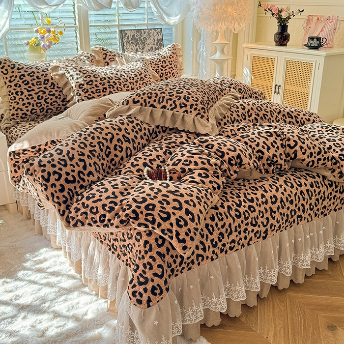 91家纺网 家纺一手货源 找家纺 （总）九诺家纺 2025新款直播热款双层蕾丝花边牛奶绒印花床盖四件套床盖单件三件套