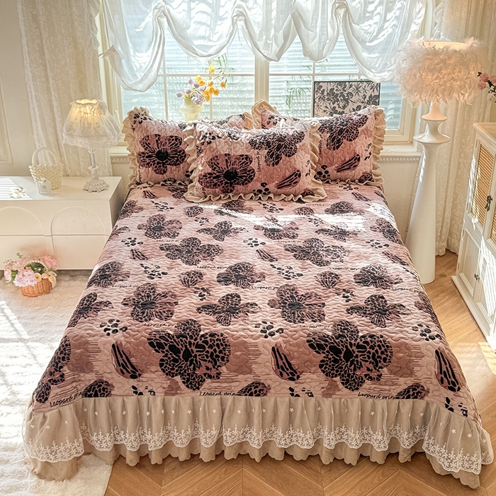91家纺网 家纺一手货源 找家纺 九诺家纺 2025新款直播热款双层蕾丝花边牛奶绒印花床盖四件套床盖单件三件套 风情-豹纹花语