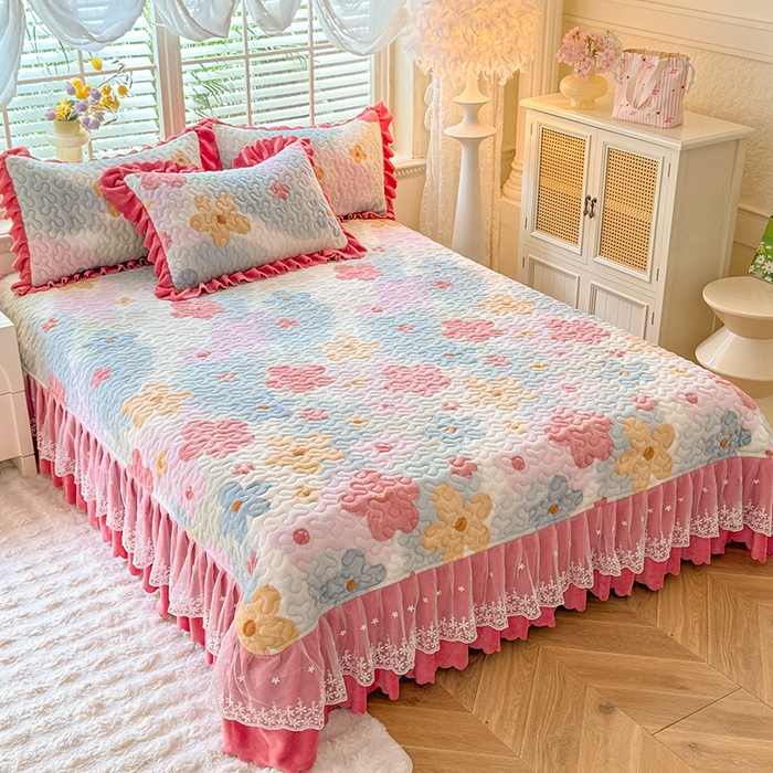 91家纺网 家纺一手货源 找家纺 九诺家纺 2025新款直播热款双层蕾丝花边牛奶绒印花床盖四件套床盖单件三件套 风情-花海