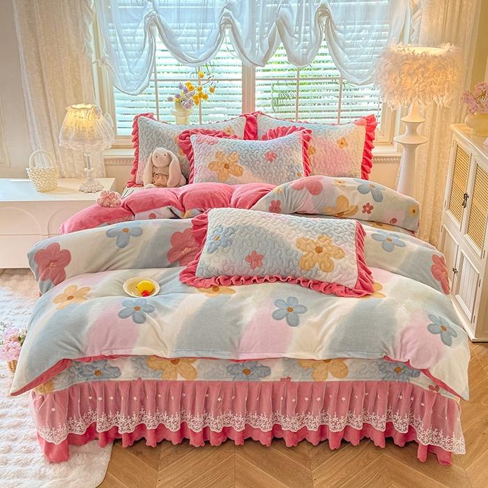 91家纺网 家纺一手货源 找家纺 九诺家纺 2025新款直播热款双层蕾丝花边牛奶绒印花床盖四件套床盖单件三件套 风情-花海