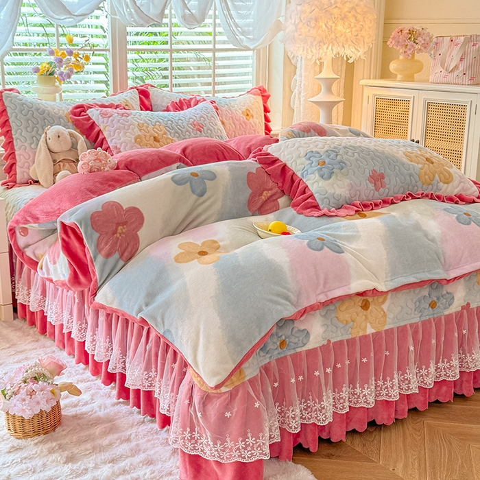 91家纺网 家纺一手货源 找家纺 九诺家纺 2025新款直播热款双层蕾丝花边牛奶绒印花床盖四件套床盖单件三件套 风情-花海