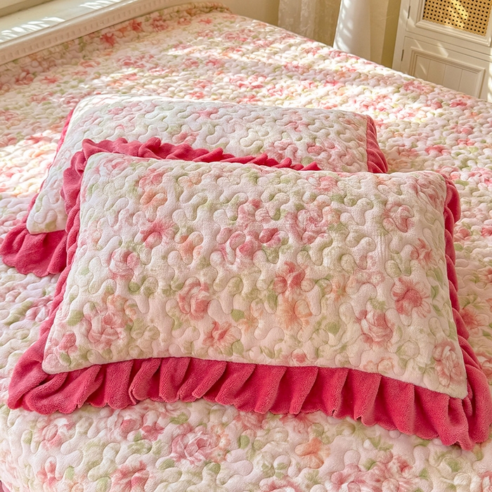 91家纺网 家纺一手货源 找家纺 九诺家纺 2025新款直播热款双层蕾丝花边牛奶绒印花床盖四件套床盖单件三件套 风情-花舞轻盈