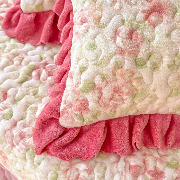 91家纺网 家纺一手货源 找家纺 九诺家纺 2025新款直播热款双层蕾丝花边牛奶绒印花床盖四件套床盖单件三件套 风情-花舞轻盈